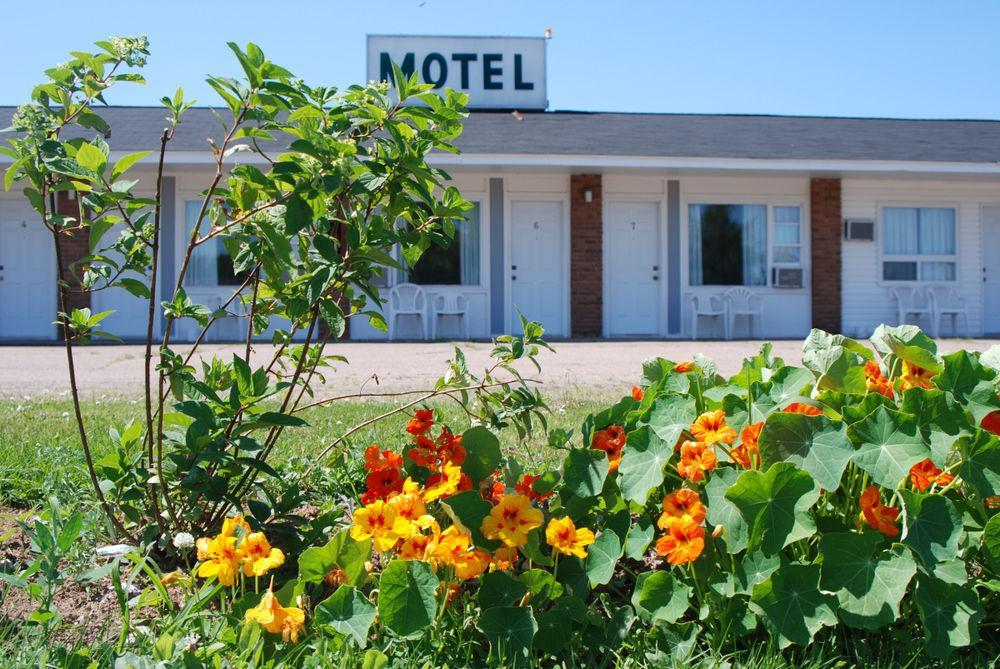 Tantramar Motel แซควิลล์ ภายนอก รูปภาพ