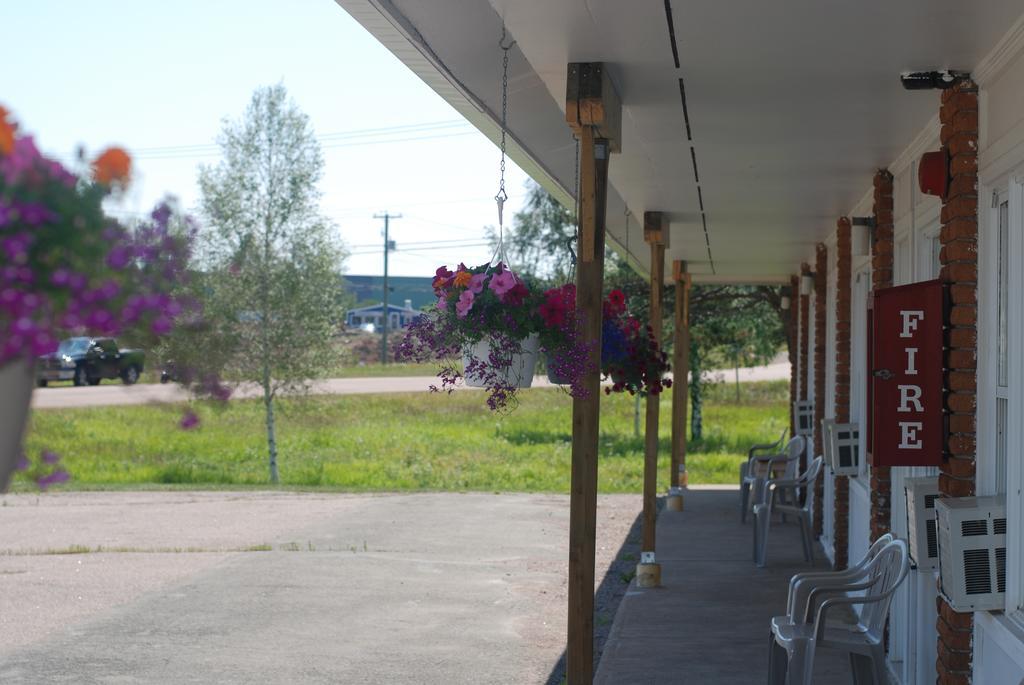 Tantramar Motel แซควิลล์ ภายนอก รูปภาพ