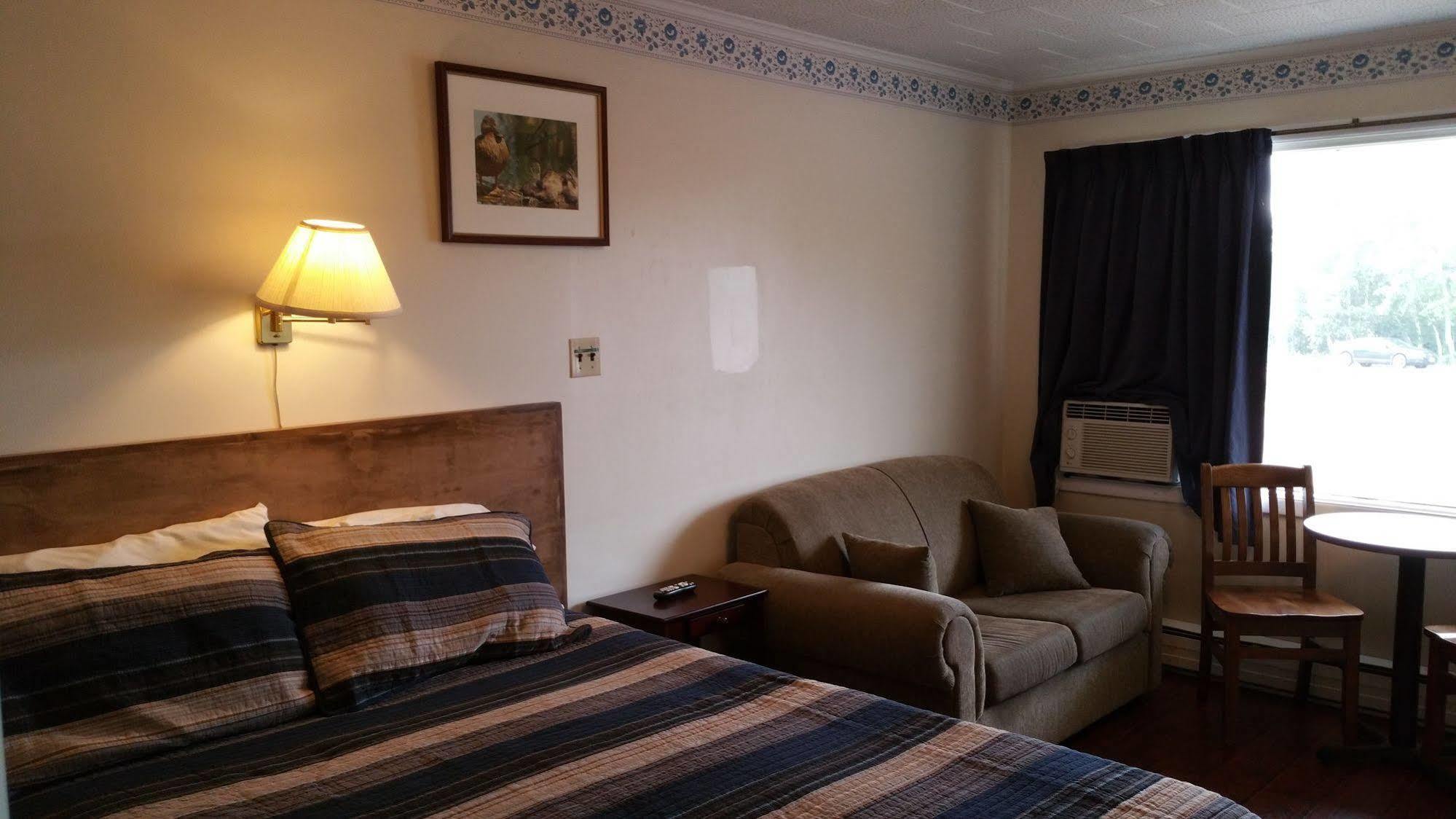 Tantramar Motel แซควิลล์ ภายนอก รูปภาพ