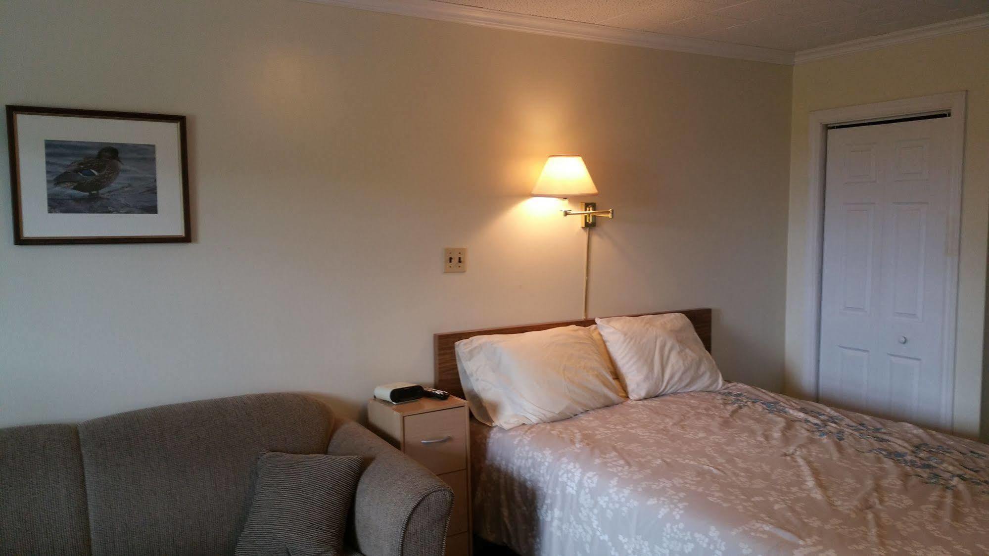 Tantramar Motel แซควิลล์ ภายนอก รูปภาพ