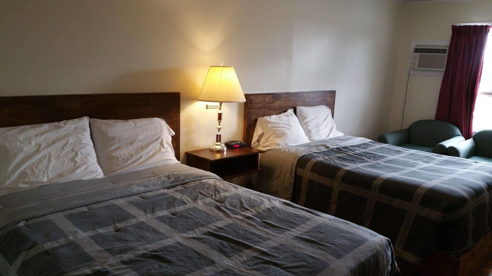 Tantramar Motel แซควิลล์ ภายนอก รูปภาพ