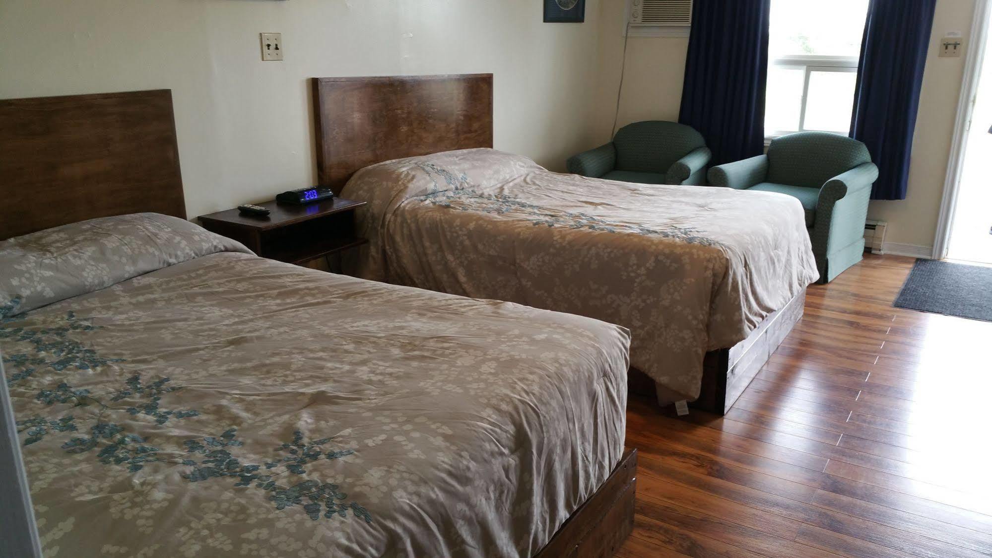 Tantramar Motel แซควิลล์ ภายนอก รูปภาพ